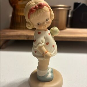 Memories of yesterday figure